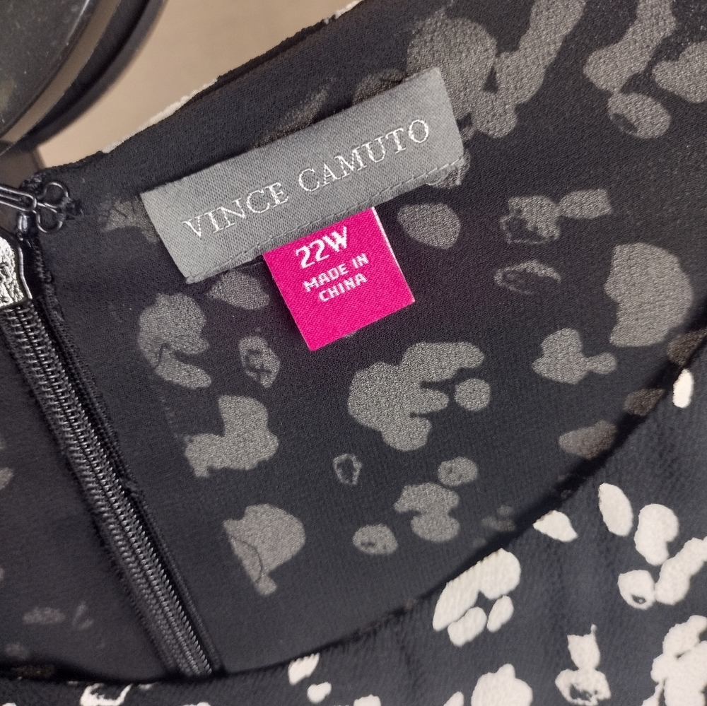 VINCE CAMUTO Plus Modern Imprint Dress Black And White Size 22W NWT - Picture 3 of 9